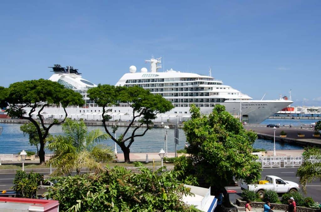 6 star Cruises - Intinate Destinations